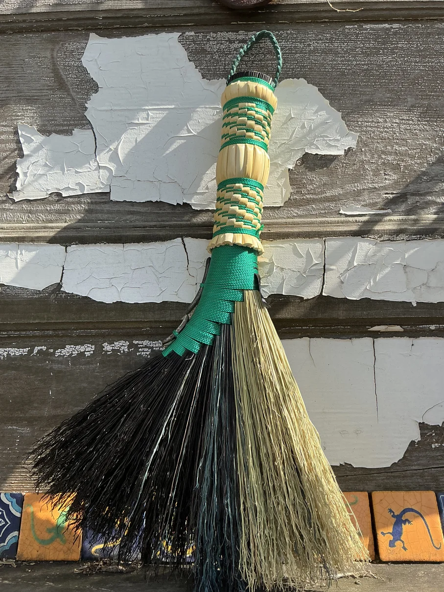 Turkey Wing with woven handle - Image 2