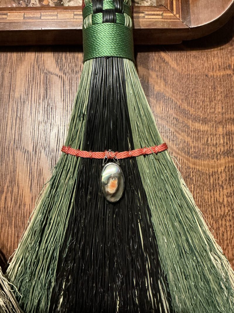Niagara Falls Hurl Woven Handle Hand Broom - Image 2