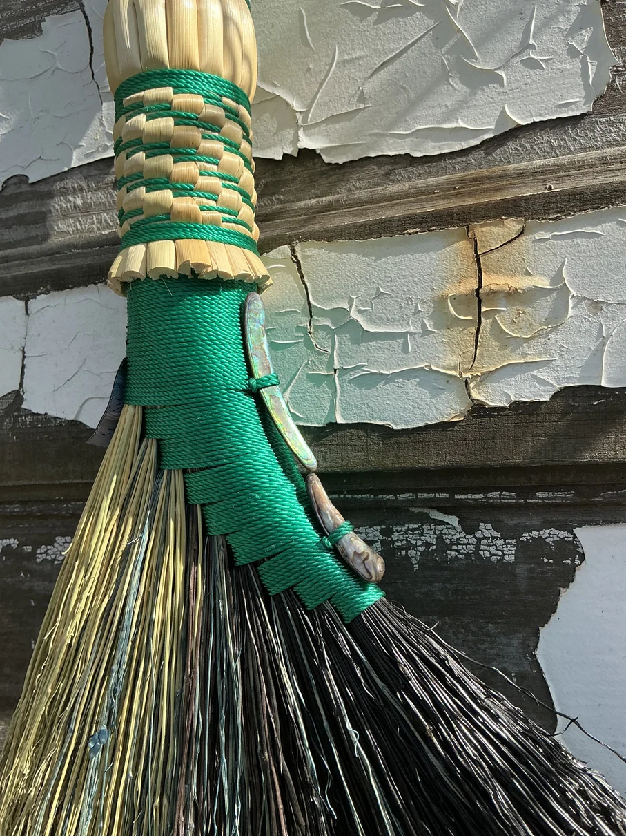 Turkey Wing with woven handle - Image 3