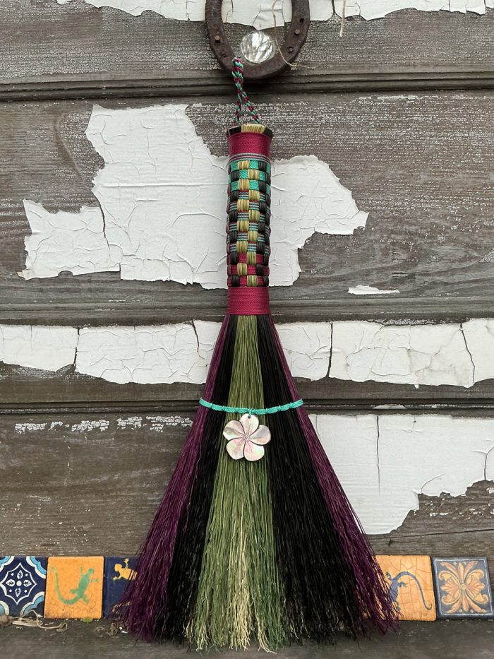 Woven Hurl Oyster Shell Flower Hand Broom